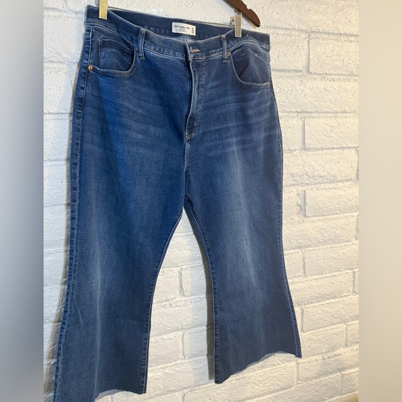Abercrombie & Fitch Ultra High Rise Flare Jeans Size 35/20 Short. Frayed Hem - Picture 3 of 6